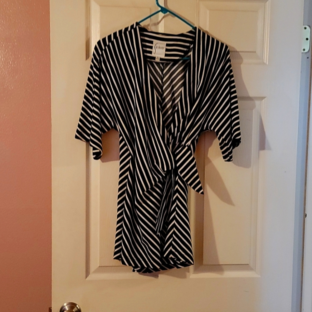 Finley Wrap Around Top Shirt black and white
